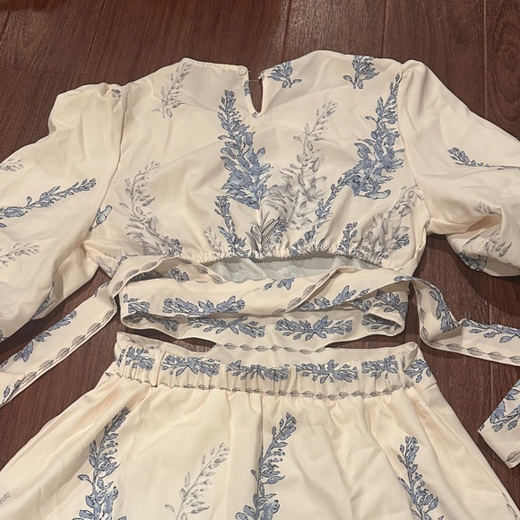 SHEIN Cream and Blue Floral Dress - Picture 7 of 10